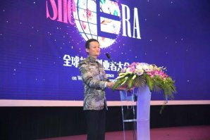  �򻨴���һ���̣������Լ�֧��������Щ��Ů���ǡ�����ޱ 